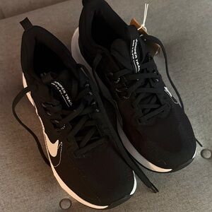 Nike Juniper Trail Black and White Athletic Shoes New With Tags No Box